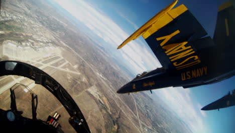 Pov-Aus-Dem-Cockpit-Der-Blue-Angels-Jets-Bei-Einer-Airshow-1