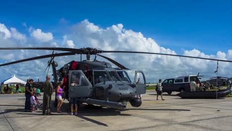 Time-Lapse-Of-Crowds-Attending-An-Airshow-1