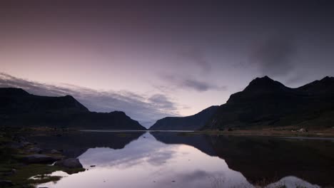 Lofoten-Lake-Reflection-01