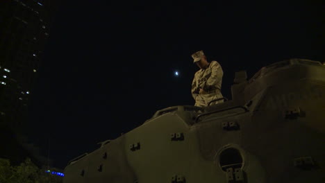 Policía-And-Marines-Roll-Out-Tanks-And-Armored-Vehicles-Through-An-American-City-During-Times-Of-Public-Unrest-And-Rioting-14