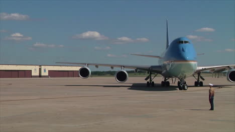 Air-Force-One-Rollt-Nach-Einer-Landung-Auf-Dem-Whiteman-Air-Force-Base-Missouri-.-Ein