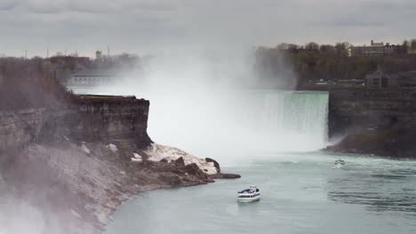 Niagara-Falls-Cloudy-01
