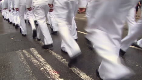 Marineros-De-La-Marina-De-Los-Estados-Unidos-Desfilan-Por-Las-Calles-De-Boston.