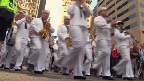 Marineros-De-La-Marina-De-Los-Estados-Unidos-Desfilan-Por-Las-Calles-De-Boston-1