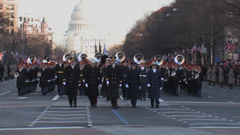 Los-Veteranos-De-Los-Estados-Unidos-Y-El-Personal-Militar-Caminan-En-Un-Desfile-En-Washington-DC-4
