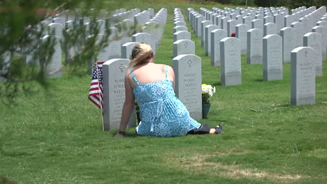 Soldados-Honran-A-Los-Muertos-En-Un-Cementerio-En-Dallas-Ft-Worth-Texas-5