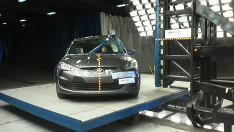 Das-National-Highway-Transportation-Safety-Board-Crashtests-Eines-2014er-Hyundai-Veloster