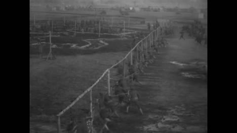 Gute-Aufnahmen-Von-Truppen,-Die-Sich-Auf-Die-Schlacht-Im-Ersten-Weltkrieg-Vorbereiten-1