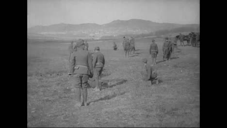 El-Ejército-Ruso-Practica-Ejercicios-De-Campo-De-Batalla-Cerca-De-Vladivostok,-Siberia,-Rusia-Desde-1918.