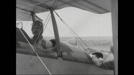 Las-Tropas-Se-Preparan-Para-La-Primera-Guerra-Mundial-Y-Se-Entrenan-En-Aviación-2