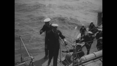 King-George-V-Besucht-Das-HMS-Royal-Naval-Hospital-Ship-Plassig-Und-Trifft-Die-Crew-1