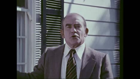 El-Actor-Ed-Asner-Insta-A-Las-Personas-A-Conservar-Energía-Calafatear-Los-Alféizares-De-Sus-Ventanas-En-Este-Psa-De-1978