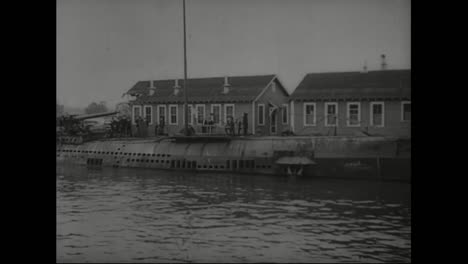 American-Submarine-In-1918-Prepares-To-Enter-World-War-One