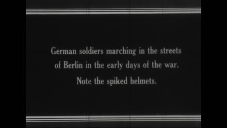 Der-Aufgenommene-Deutsche-Kriegsfilm-Aus-Dem-Ersten-Weltkrieg-Zeigt-Truppen,-Die-In-Den-Straßen-Von-Berlin-Marschieren