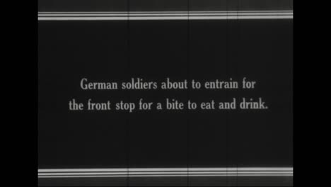 Aufgenommener-Deutscher-Kriegsfilm-Aus-Dem-Ersten-Weltkrieg-Zeigt-Truppen,-Die-An-Die-Front-Gehen