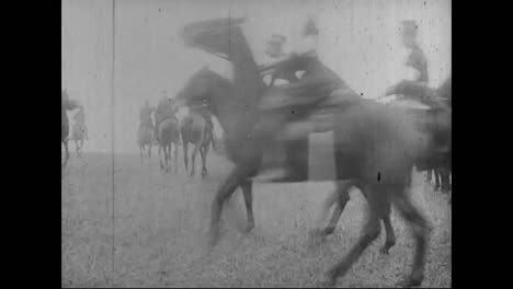 Französische-Und-Belgische-Kavallerietruppen-Auf-Der-Parade-1913
