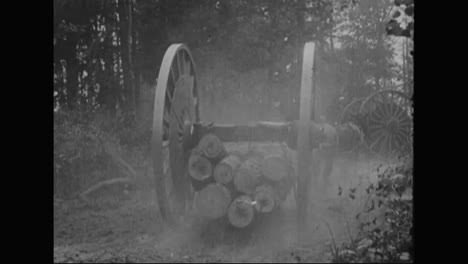 Abholzung-Im-Wald-Und-Frauen-Arbeiten-In-Fabriken-Im-Jahr-1915