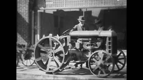 Los-Tractores-Comienzan-A-Usarse-Ampliamente-En-Estados-Unidos-En-1918.
