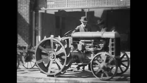 Tractors-Begin-To-Be-Used-Widely-In-America-In-1918