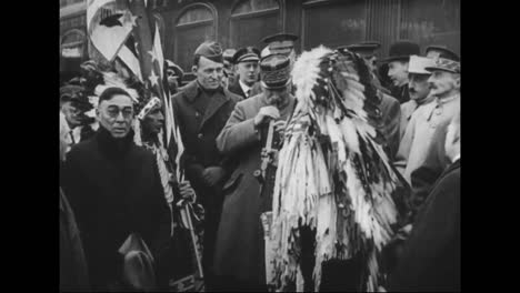 Amerikanische-Indianer-Begrüßen-Die-Führer-Des-Ersten-Weltkriegs-1921