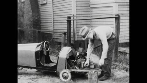 Ein-13-jähriger-Junge-Baut-1933-Sein-Eigenes-Auto,-Um-Seine-Papierroute-Zu-Beschleunigen