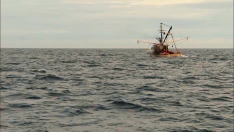 Fishermen-Out-Scalloping-In-New-England-Waters-2019