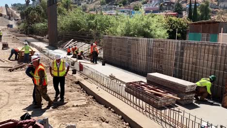 Baustelle-Der-Grenzbarriere-In-Der-Nähe-Von-San-Diego,-Durchgeführt-Von-Der-54.-US-Armee,-Chef-Der-Ingenieure-Lt-Gen-Todd-Semonite-Und-Usace-Kommandierender-General-Kalifornien-9.-Juli