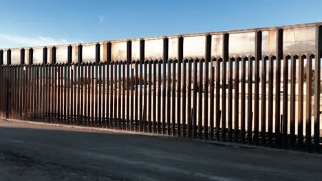 Die-Us-westseite-Des-Fertiggestellten-El-Paso-4mile-18foot-Poller-Barrier-2019