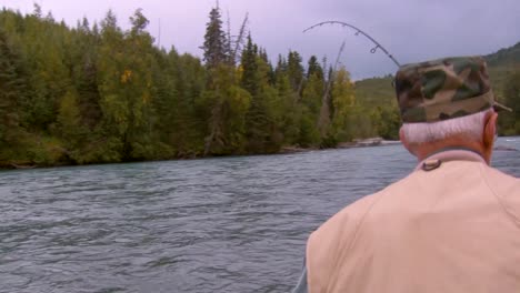 Hombres-Pescando-En-Un-Arroyo-En-La-Reserva-Nacional-De-Vida-Silvestre-De-Montana-2011