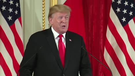 El-Presidente-Trump-Habla-Sobre-Un-Partido-De-Sumo-Al-Que-Asistió-Y-Su-Reunión-Con-El-Emporer-En-Una-Conferencia-De-Prensa-Conjunta-Con-El-Primer-Ministro-Japonés-Shinzo-Abe-2019