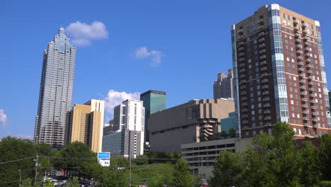 Agradable-Establecimiento-De-Vistas-De-Gran-Angular-En-Atlanta,-Georgia,-Con-Oficinas-Y-Apartamentos