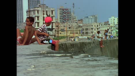 Straßenszenen-Aus-Kuba-In-Den-1980er-Jahren-2
