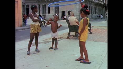 Straßenszenen-Aus-Kuba-In-Den-1980er-Jahren-4