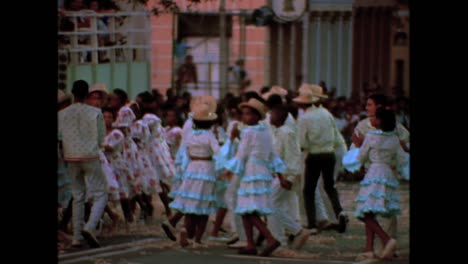 Escenas-Callejeras-Históricas-De-Cuba-En-La-Década-De-1980-13