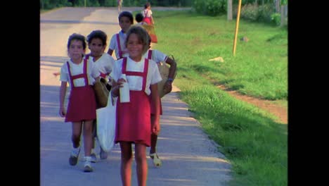 Scenes-from-the-countryside-in-Cuba-in-the-1980s-1