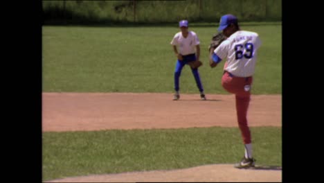 Varias-Escenas-En-La-Habana-Cuba-Y-Sus-Alrededores-En-La-Década-De-1980,-Incluido-Un-Juego-De-Béisbol