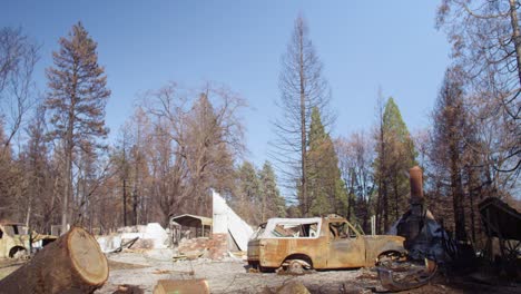 Establishing-shots-of-the-destruction-of-Paradise,-California-following-the-Camp-Fire-7