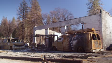 Aufbauaufnahmen-Von-Der-Zerstörung-Des-Paradieses,-Kalifornien-Nach-Dem-Lagerfeuer-12