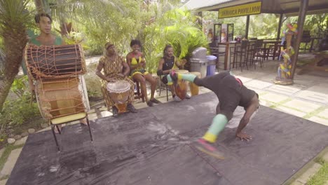 Breakdancer-Treten-Für-Den-Tourismus-Auf-Einer-Bühne-In-Jamaika-Auf?