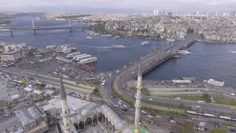 Hermosa-Antena-Ascendente-Revela-El-Río-Bósforo-Y-La-Ciudad-De-Estambul,-Turquía