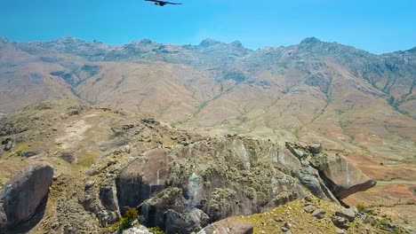 Hermosa-Antena-Sobre-Formaciones-Rocosas-De-Piedra-En-Madagascar-África-1