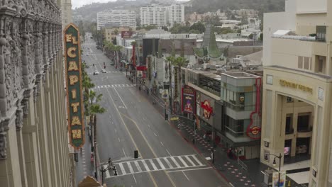 Die-Antenne-Der-Straßen-Von-Hollywood-Und-Los-Angeles-Ist-Während-Des-Ausbruchs-Des-Covid19-Coronavirus-Verlassen-Und-Leer