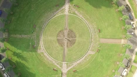 Una-Vista-Aérea-Muestra-El-Asentamiento-Circular-Rundling-En-Leipzig,-Alemania.