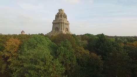 El-Monumento-A-La-Batalla-De-Las-Naciones-Se-Muestra-En-Leipzig,-Alemania