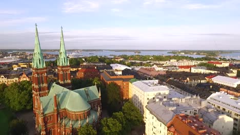 Eine-Luftaufnahme-Zeigt-Die-Kirche-St-John-In-Helsinki-Finnland