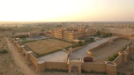 Se-Ve-Un-Hotel-Desert-Fort-En-India