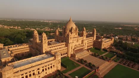 Eine-Luftaufnahme-Zeigt-Den-Umaid-Bhawan-Palast-In-Jodhpur-Indien-1