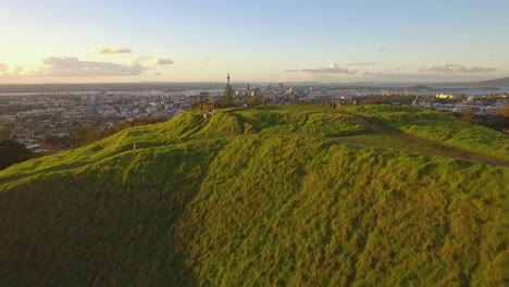 An-vista-aérea-view-shows-tourists-visiting-Maungawhau-the-volcanic-peak-of-Mount-Eden-in-Auckland-New-Zealand-2