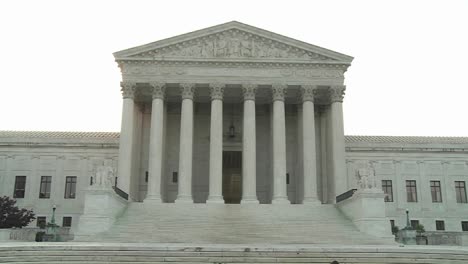 Una-Toma-De-Establecimiento-Del-Edificio-De-La-Corte-Suprema-En-Washington-Dc-2