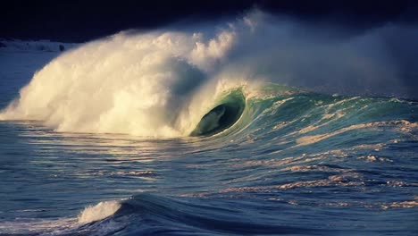 Schöne-Wellen-Rollen-Auf-Dem-Ozean